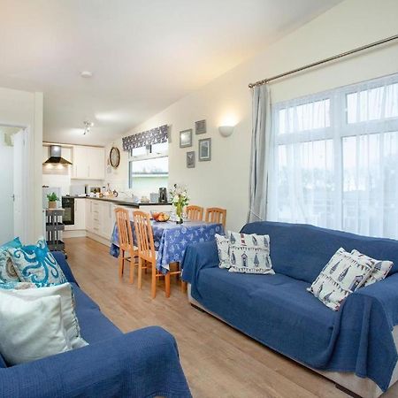 Sunnydaze-Detached Chalet With 2 Bedrooms And 2 Bathrooms And Private Parking Outside Door ดาร์ตมัธ ภายนอก รูปภาพ