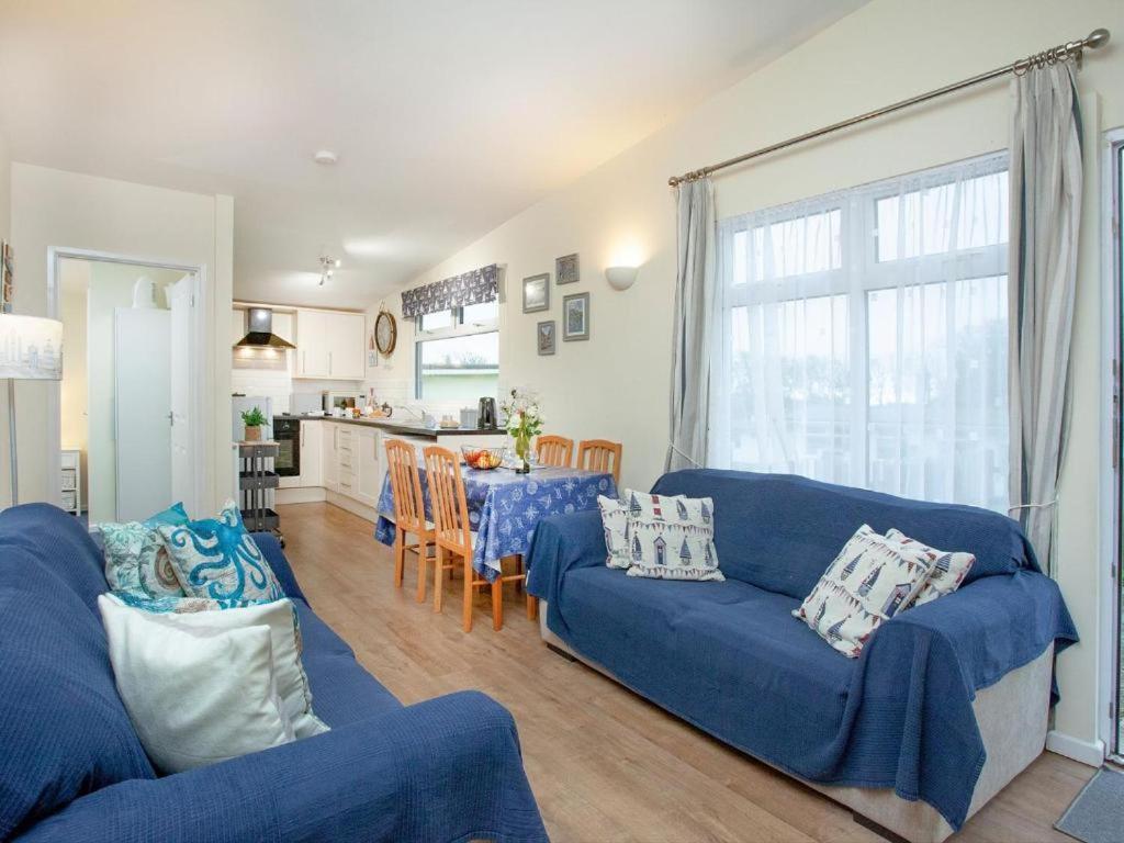 Sunnydaze-Detached Chalet With 2 Bedrooms And 2 Bathrooms And Private Parking Outside Door ดาร์ตมัธ ภายนอก รูปภาพ