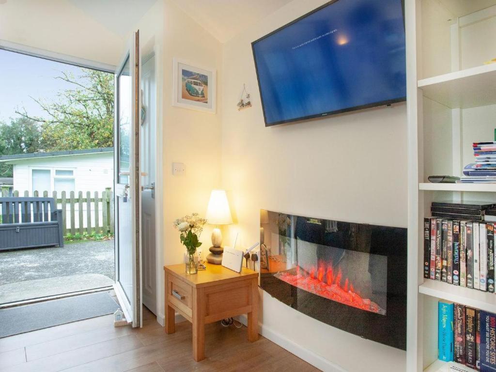 Sunnydaze-Detached Chalet With 2 Bedrooms And 2 Bathrooms And Private Parking Outside Door ดาร์ตมัธ ภายนอก รูปภาพ