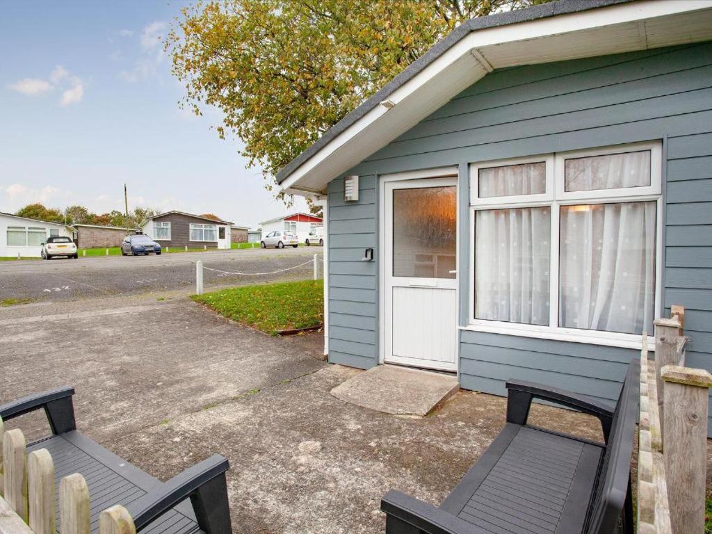 Sunnydaze-Detached Chalet With 2 Bedrooms And 2 Bathrooms And Private Parking Outside Door ดาร์ตมัธ ภายนอก รูปภาพ